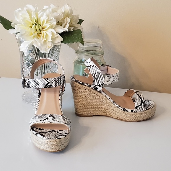 🆕️ Ankle Strap Espadrille Wedges~ Snake Skin - Picture 5 of 5